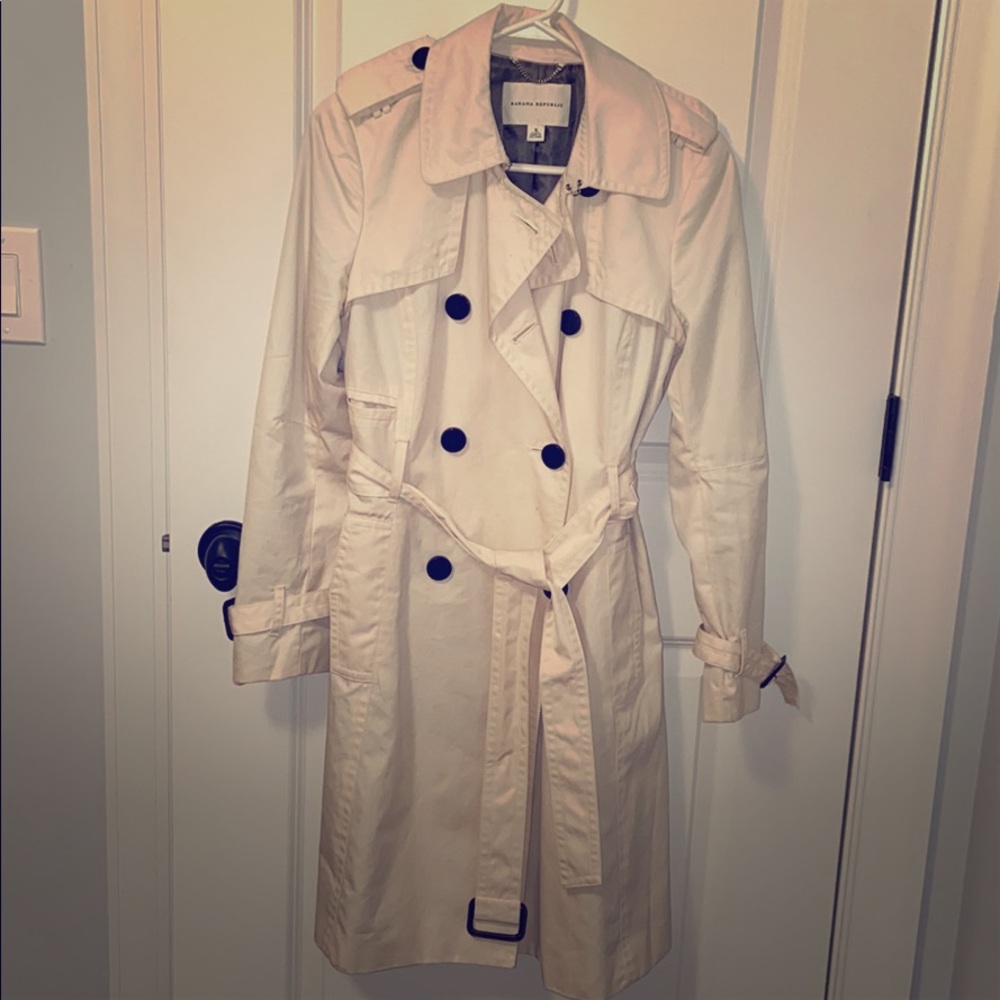 Off/white trenchcoat! Size Small. Banana republic.